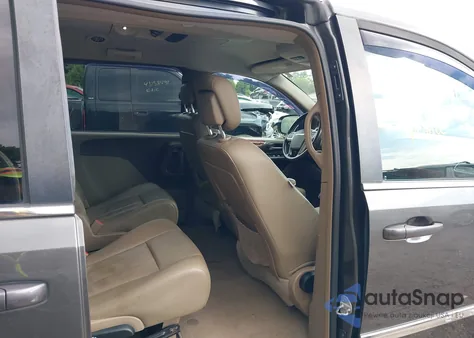 2016 Chrysler Town & Country Touring из США, поврежденный, VIN 2C4RC1BG5GR279833